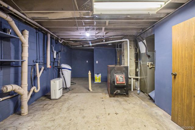 5037 W Court Street, Flint, MI 48532