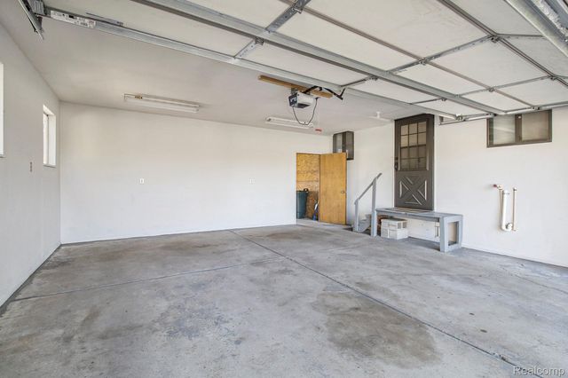 5037 W Court Street, Flint, MI 48532