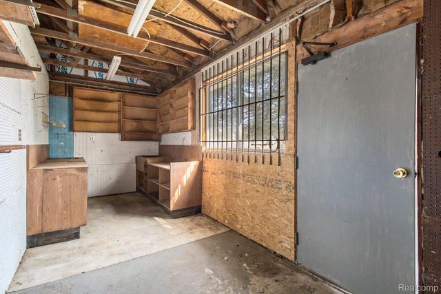 5037 W Court Street, Flint, MI 48532