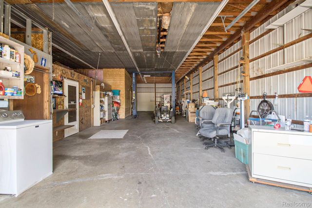 5037 W Court Street, Flint, MI 48532