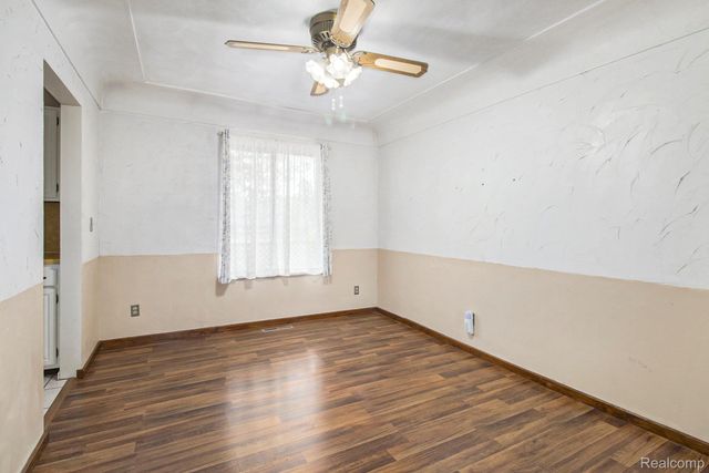 5037 W Court Street, Flint, MI 48532