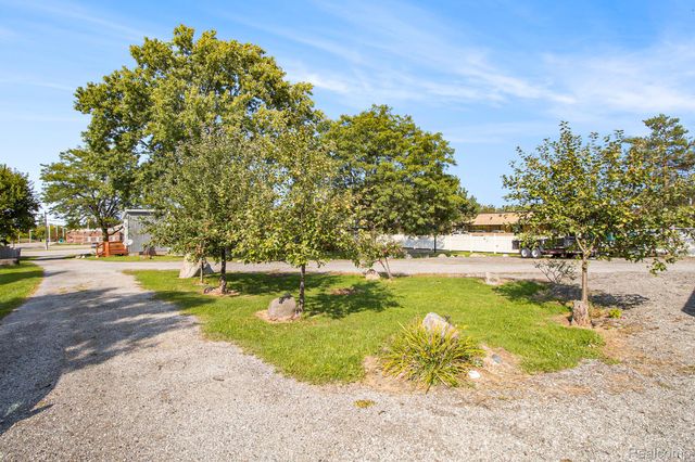 5037 W Court Street, Flint, MI 48532