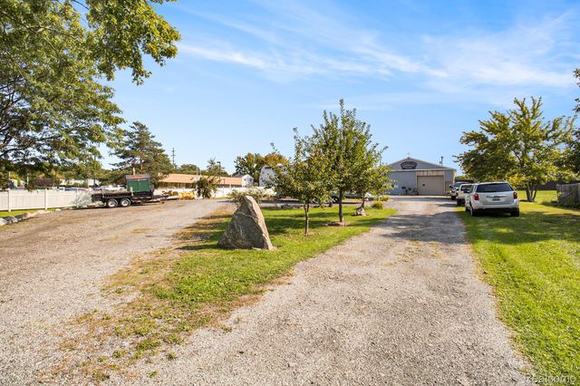 5037 W Court Street, Flint, MI 48532