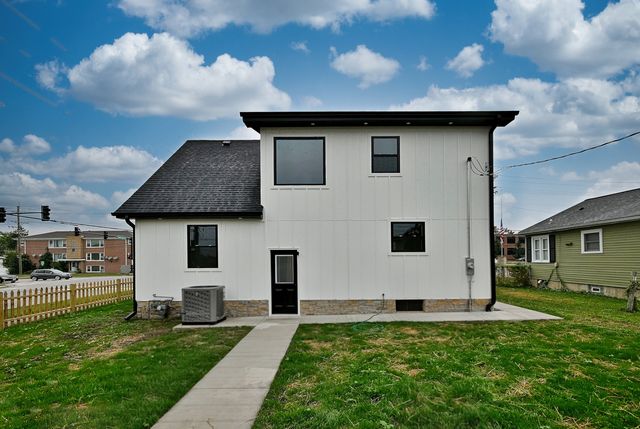 8321 W Ballard Road, Niles, IL 60714