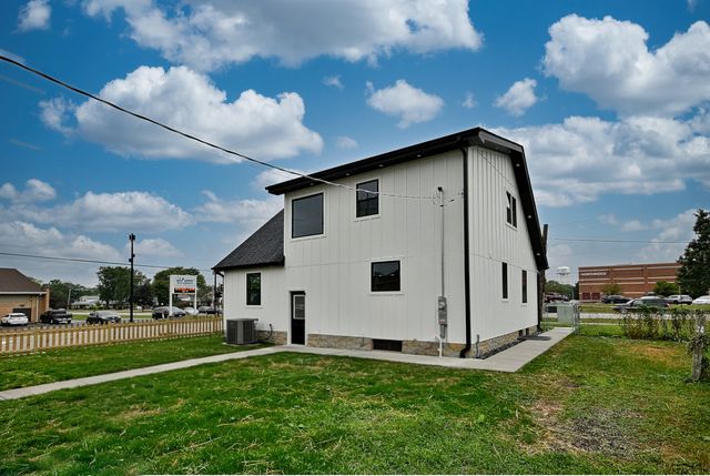8321 W Ballard Road, Niles, IL 60714