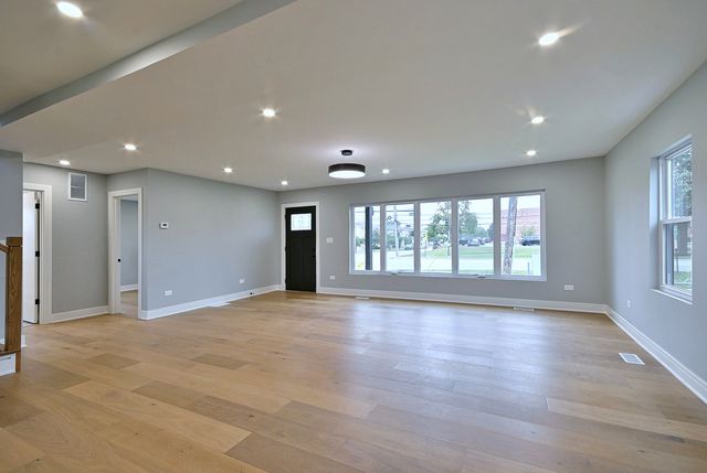8321 W Ballard Road, Niles, IL 60714