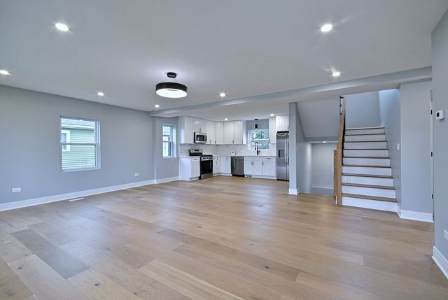 8321 W Ballard Road, Niles, IL 60714