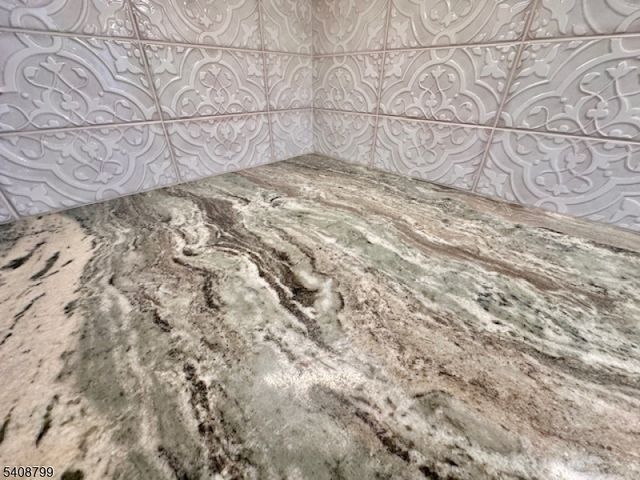 8 Willow Ct, Sayreville Boro, NJ 08859