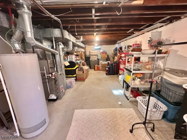 8 Willow Ct, Sayreville Boro, NJ 08859