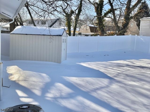 8 Willow Ct, Sayreville Boro, NJ 08859