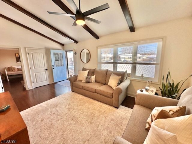 8 Willow Ct, Sayreville Boro, NJ 08859