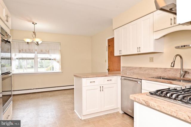 19 JAMESTOWN RD, Belle Mead, NJ 08502