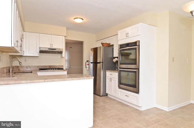 19 JAMESTOWN RD, Belle Mead, NJ 08502