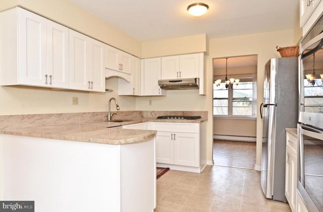 19 JAMESTOWN RD, Belle Mead, NJ 08502