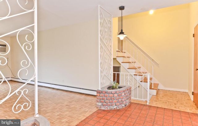 19 JAMESTOWN RD, Belle Mead, NJ 08502