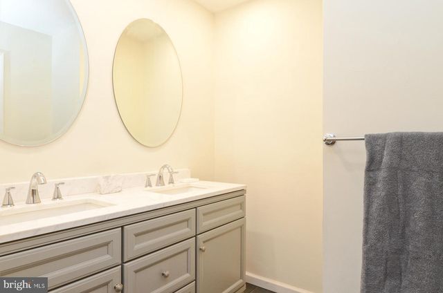 19 JAMESTOWN RD, Belle Mead, NJ 08502