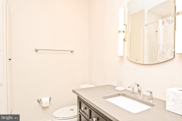 19 JAMESTOWN RD, Belle Mead, NJ 08502