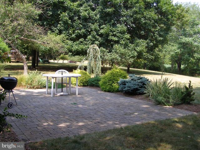 19 JAMESTOWN RD, Belle Mead, NJ 08502