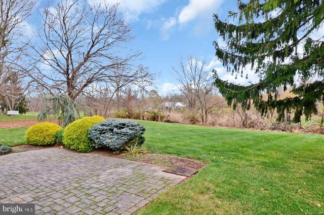 19 JAMESTOWN RD, Belle Mead, NJ 08502