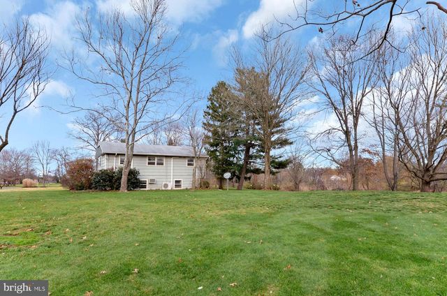 19 JAMESTOWN RD, Belle Mead, NJ 08502