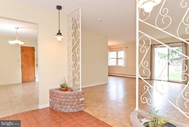 19 JAMESTOWN RD, Belle Mead, NJ 08502