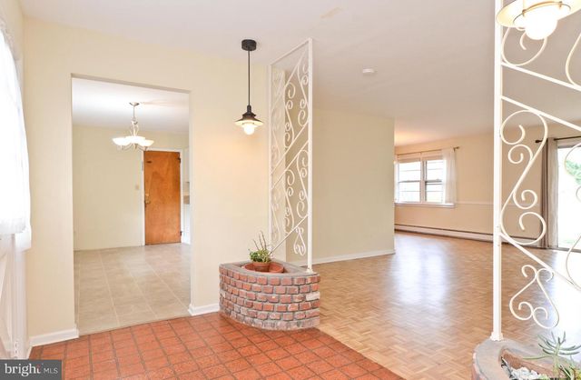 19 JAMESTOWN RD, Belle Mead, NJ 08502