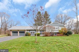 19 JAMESTOWN RD, Belle Mead, NJ 08502