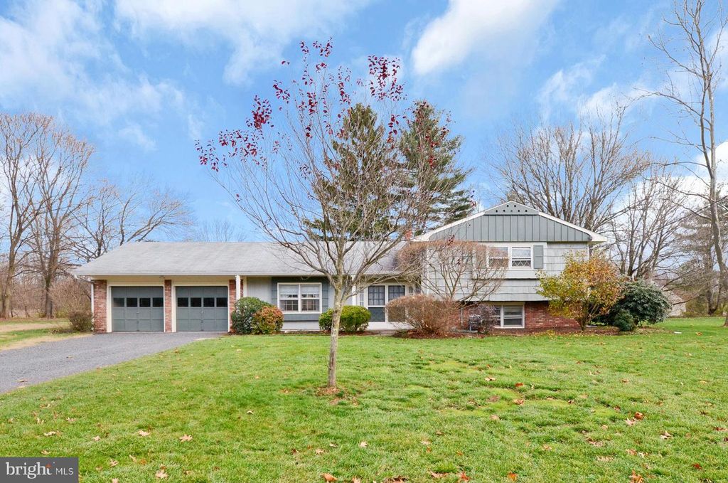 19 JAMESTOWN RD, Belle Mead, NJ 08502