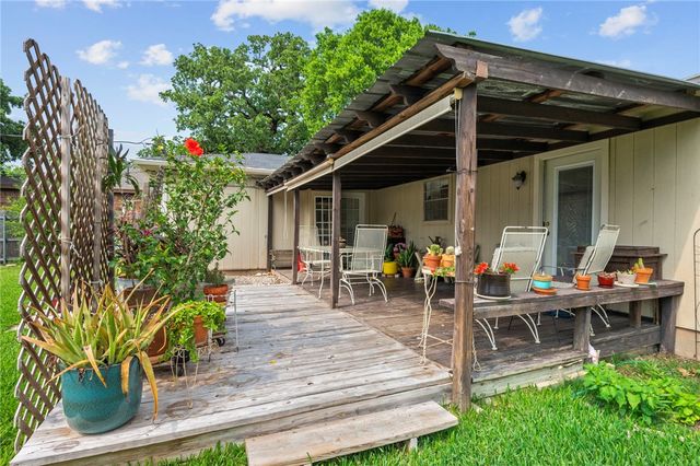 4009 Woodcrest Drive, Bryan, TX 77802