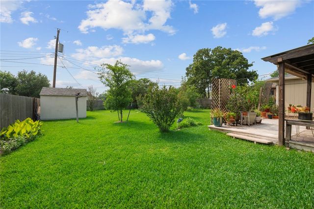 4009 Woodcrest Drive, Bryan, TX 77802