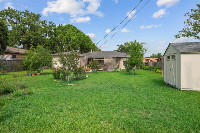 4009 Woodcrest Drive, Bryan, TX 77802