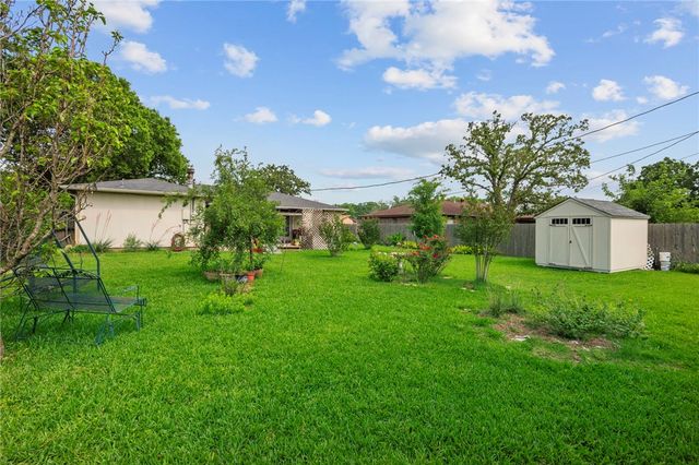 4009 Woodcrest Drive, Bryan, TX 77802