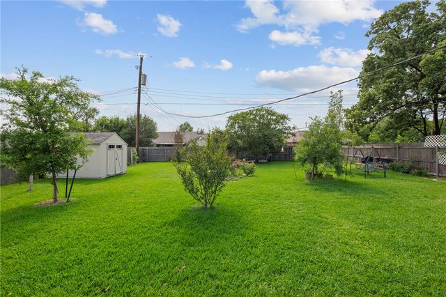 4009 Woodcrest Drive, Bryan, TX 77802