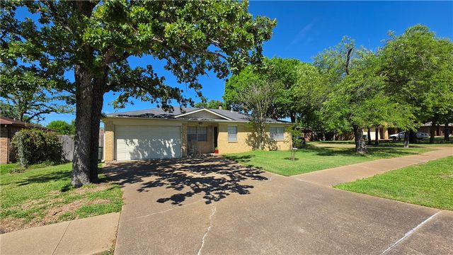 4009 Woodcrest Drive, Bryan, TX 77802