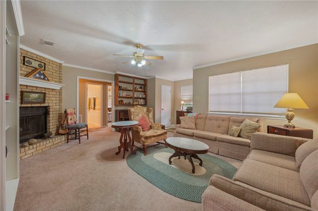 4009 Woodcrest Drive, Bryan, TX 77802
