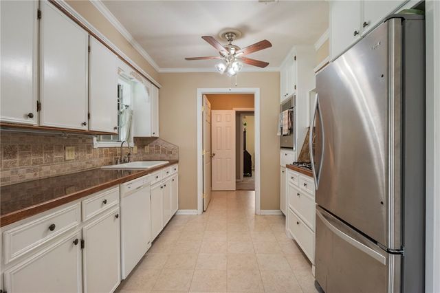 4009 Woodcrest Drive, Bryan, TX 77802
