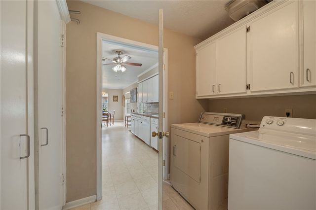 4009 Woodcrest Drive, Bryan, TX 77802