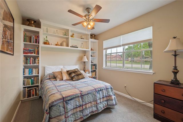 4009 Woodcrest Drive, Bryan, TX 77802