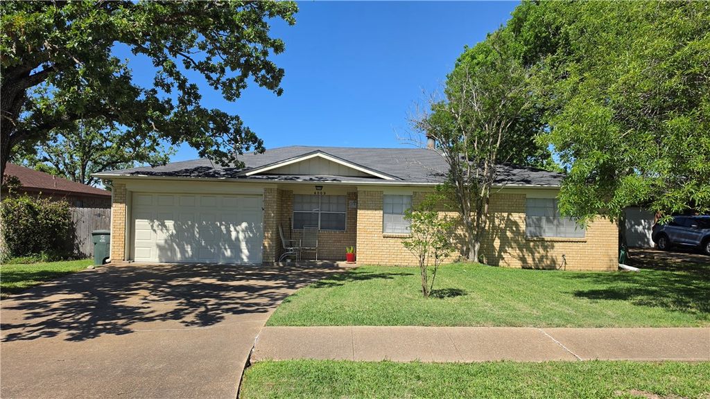 4009 Woodcrest Drive, Bryan, TX 77802