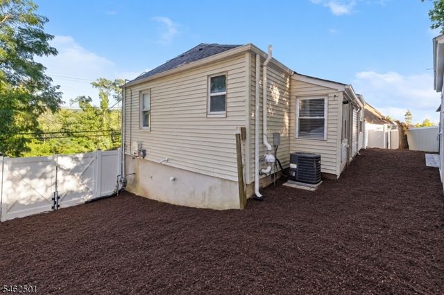 20 Greenwood Ave, Wanaque Boro, NJ 07420