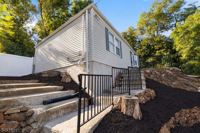 20 Greenwood Ave, Wanaque Boro, NJ 07420