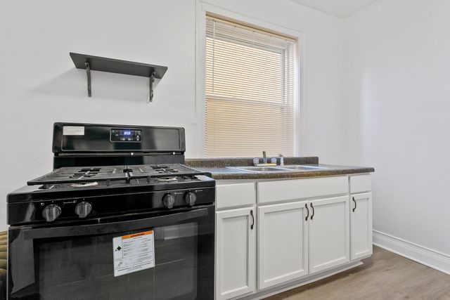 7819 S Cornell Avenue, Chicago, IL 60649