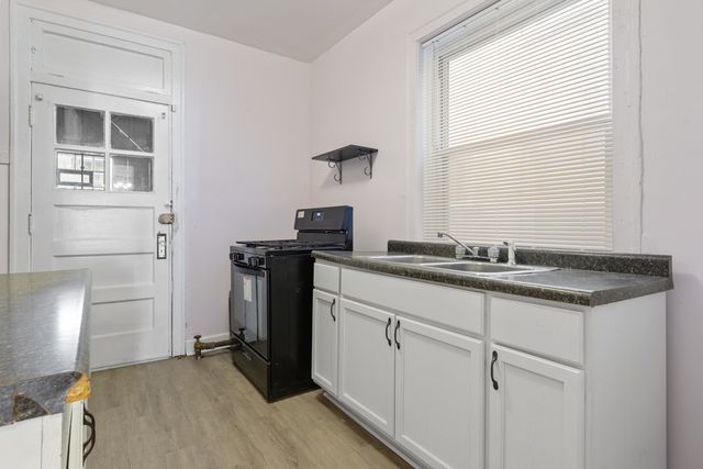 7819 S Cornell Avenue, Chicago, IL 60649