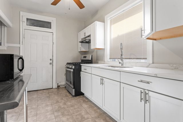 7819 S Cornell Avenue, Chicago, IL 60649