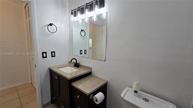 2801 NE 49th St 7, Fort Lauderdale, FL 33308