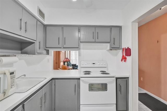 18746 NE 18th Avenue 146, Miami, FL 33179