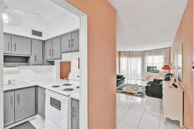 18746 NE 18th Avenue 146, Miami, FL 33179