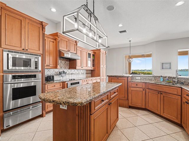 102 12TH AVENUE E, Palmetto, FL 34221