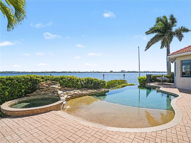 102 12TH AVENUE E, Palmetto, FL 34221