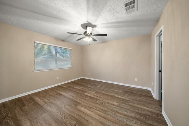 2804 Traveller Drive, League City, TX 77573